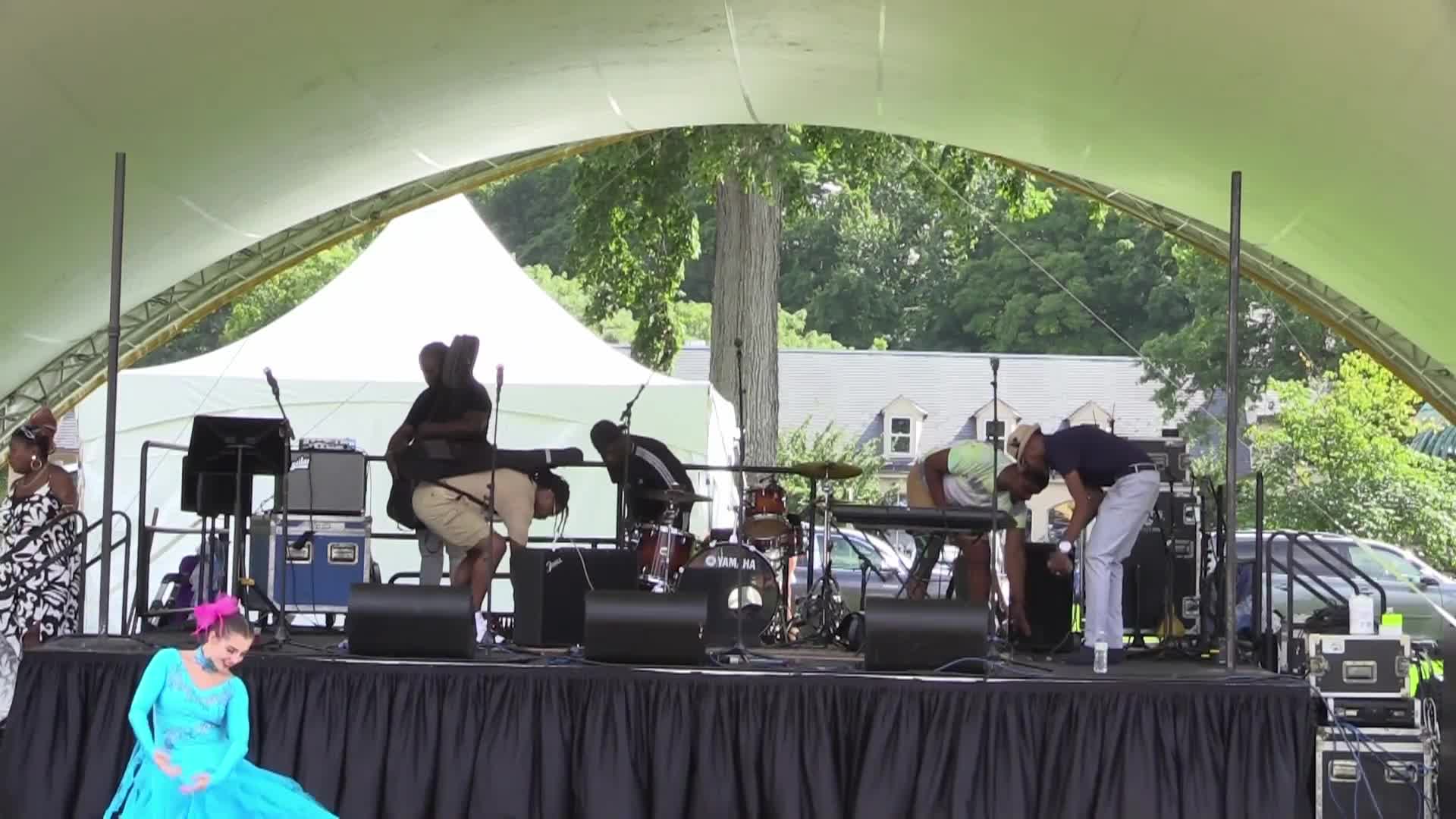 Thumbnail image for River Roots 24 Island Dance